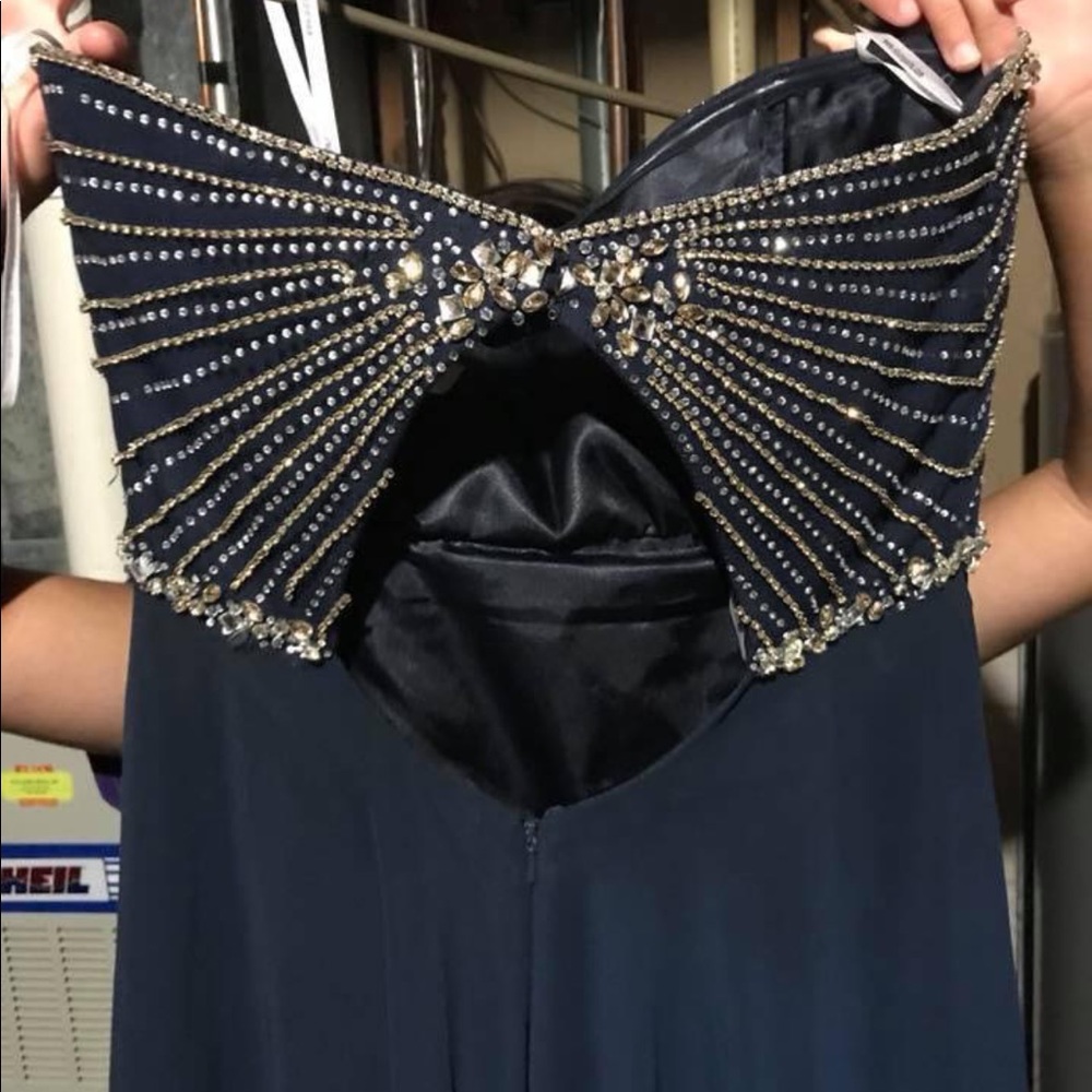 Formal Dress - Picture 3 of 4